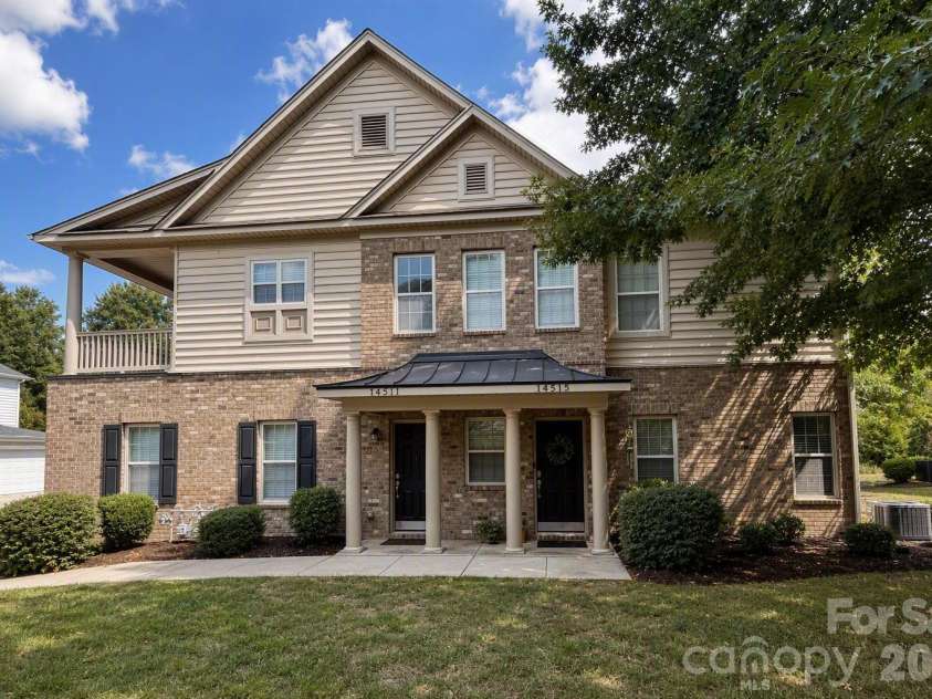 14515 Crociani Drive, Charlotte, NC 28277.  MLS# CAR4407870, YatesRealty ID 54355. Front entrance