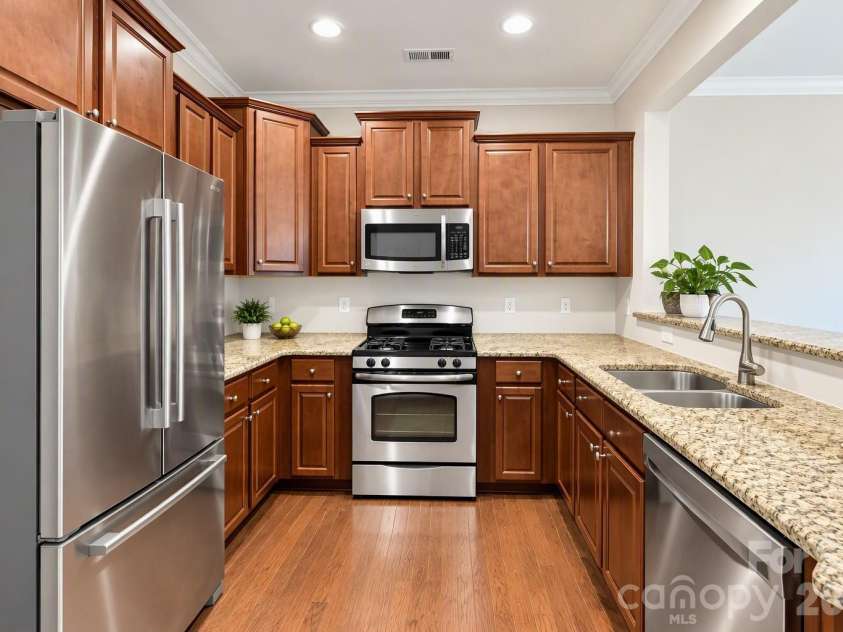 14515 Crociani Drive, Charlotte, NC 28277.  MLS# CAR4407870, YatesRealty ID 54355. Kitchen