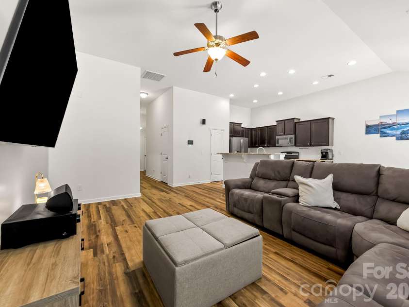 10014 Goose Landing Drive, Charlotte, NC 28269.  MLS# CAR4407510, YatesRealty ID 54357. 