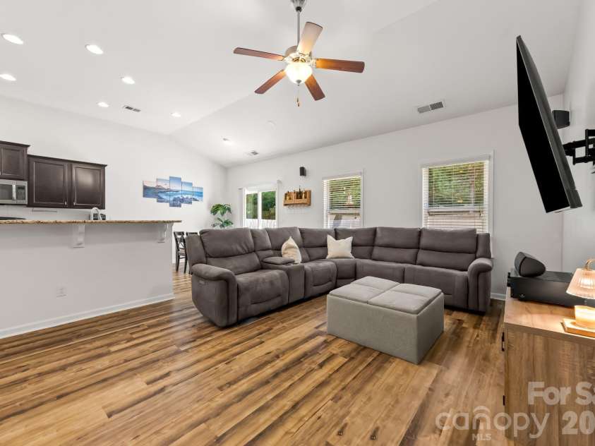 10014 Goose Landing Drive, Charlotte, NC 28269.  MLS# CAR4407510, YatesRealty ID 54357. 