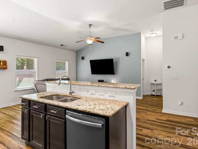 10014 Goose Landing Drive, Charlotte, NC 28269.  MLS# CAR4407510, YatesRealty ID 54357. 