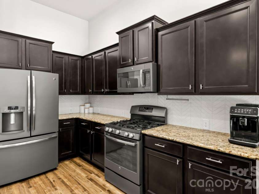 10014 Goose Landing Drive, Charlotte, NC 28269.  MLS# CAR4407510, YatesRealty ID 54357. 