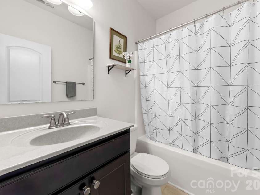 10014 Goose Landing Drive, Charlotte, NC 28269.  MLS# CAR4407510, YatesRealty ID 54357. 