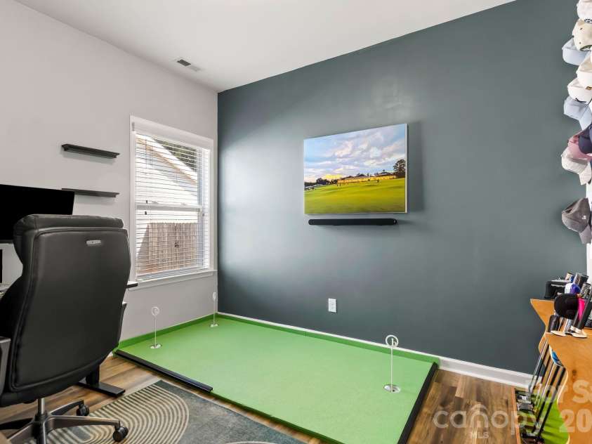 10014 Goose Landing Drive, Charlotte, NC 28269.  MLS# CAR4407510, YatesRealty ID 54357. 