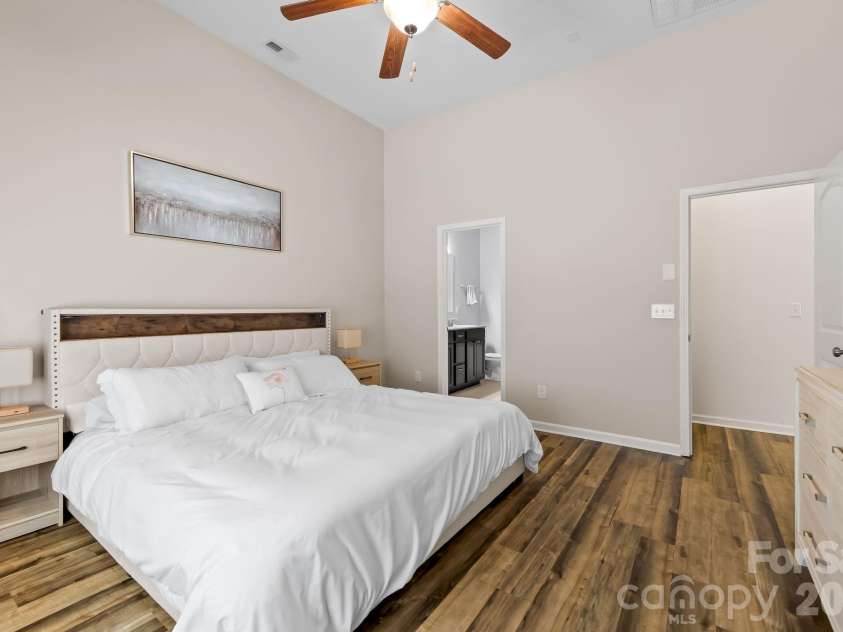10014 Goose Landing Drive, Charlotte, NC 28269.  MLS# CAR4407510, YatesRealty ID 54357. 