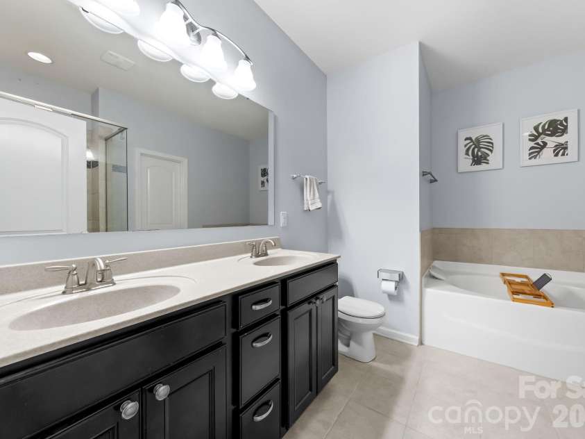10014 Goose Landing Drive, Charlotte, NC 28269.  MLS# CAR4407510, YatesRealty ID 54357. 