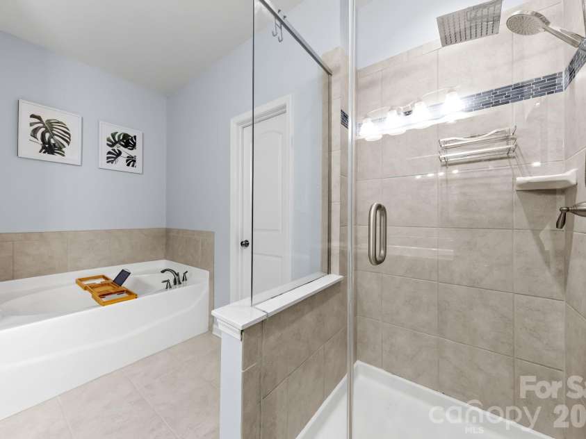 10014 Goose Landing Drive, Charlotte, NC 28269.  MLS# CAR4407510, YatesRealty ID 54357. 