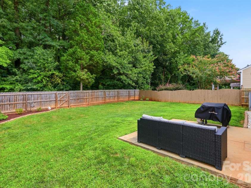 10014 Goose Landing Drive, Charlotte, NC 28269.  MLS# CAR4407510, YatesRealty ID 54357. 