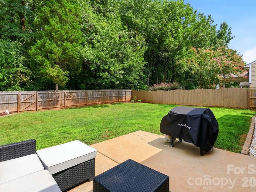 10014 Goose Landing Drive, Charlotte, NC 28269.  MLS# CAR4407510, YatesRealty ID 54357. 