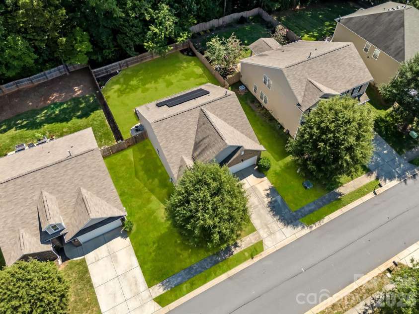 10014 Goose Landing Drive, Charlotte, NC 28269.  MLS# CAR4407510, YatesRealty ID 54357. 