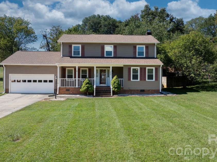 3675 10th Street None, Hickory, NC 28601.  MLS# CAR4430666, YatesRealty ID 54359. 