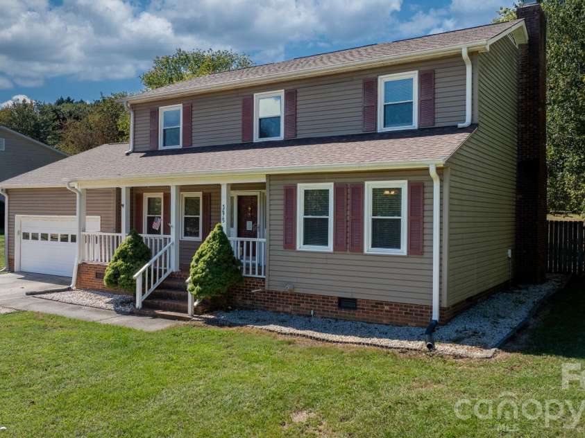 3675 10th Street None, Hickory, NC 28601.  MLS# CAR4430666, YatesRealty ID 54359. 