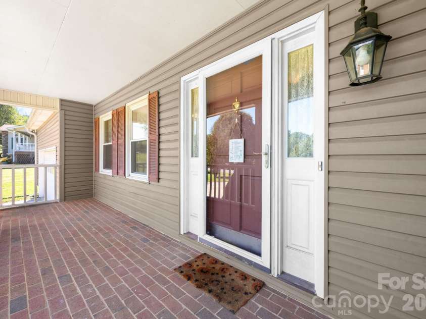 3675 10th Street None, Hickory, NC 28601.  MLS# CAR4430666, YatesRealty ID 54359. 