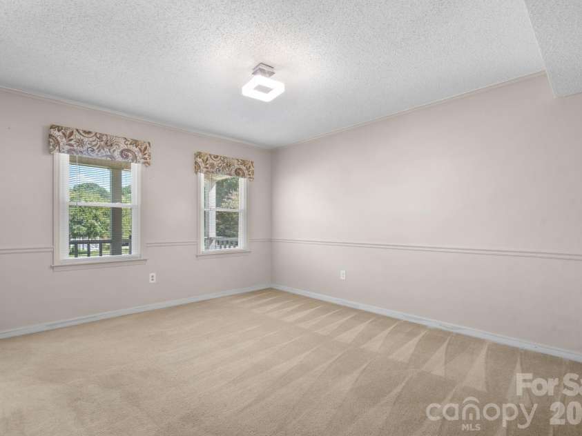 3675 10th Street None, Hickory, NC 28601.  MLS# CAR4430666, YatesRealty ID 54359. 