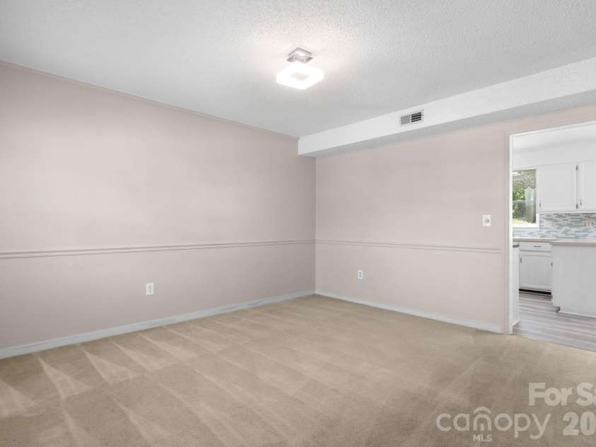 3675 10th Street None, Hickory, NC 28601.  MLS# CAR4430666, YatesRealty ID 54359. 