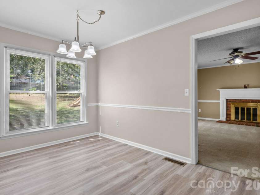 3675 10th Street None, Hickory, NC 28601.  MLS# CAR4430666, YatesRealty ID 54359. 
