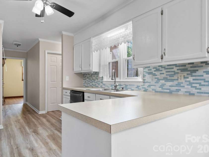 3675 10th Street None, Hickory, NC 28601.  MLS# CAR4430666, YatesRealty ID 54359. 