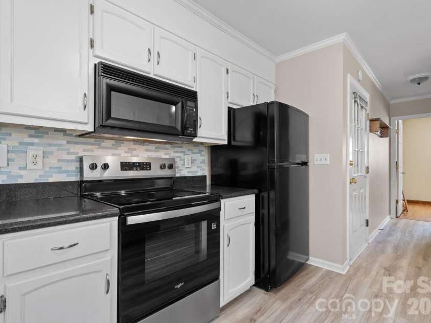 3675 10th Street None, Hickory, NC 28601.  MLS# CAR4430666, YatesRealty ID 54359. 