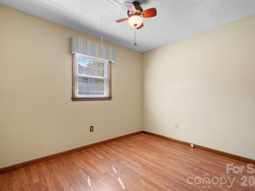 3675 10th Street None, Hickory, NC 28601.  MLS# CAR4430666, YatesRealty ID 54359. 