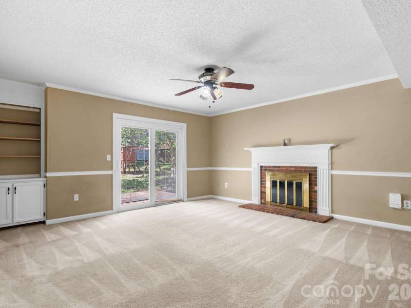 3675 10th Street None, Hickory, NC 28601.  MLS# CAR4430666, YatesRealty ID 54359. 