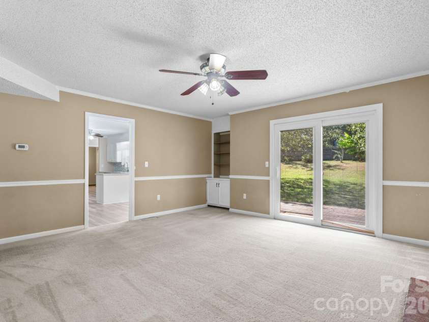 3675 10th Street None, Hickory, NC 28601.  MLS# CAR4430666, YatesRealty ID 54359. 