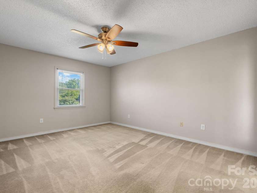 3675 10th Street None, Hickory, NC 28601.  MLS# CAR4430666, YatesRealty ID 54359. 