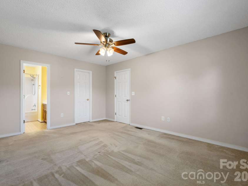 3675 10th Street None, Hickory, NC 28601.  MLS# CAR4430666, YatesRealty ID 54359. 