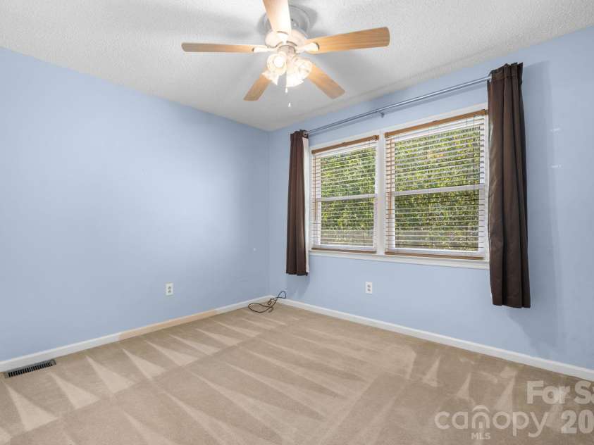 3675 10th Street None, Hickory, NC 28601.  MLS# CAR4430666, YatesRealty ID 54359. 