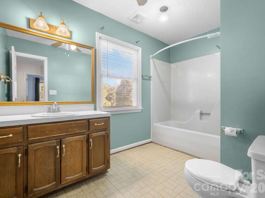 3675 10th Street None, Hickory, NC 28601.  MLS# CAR4430666, YatesRealty ID 54359. 