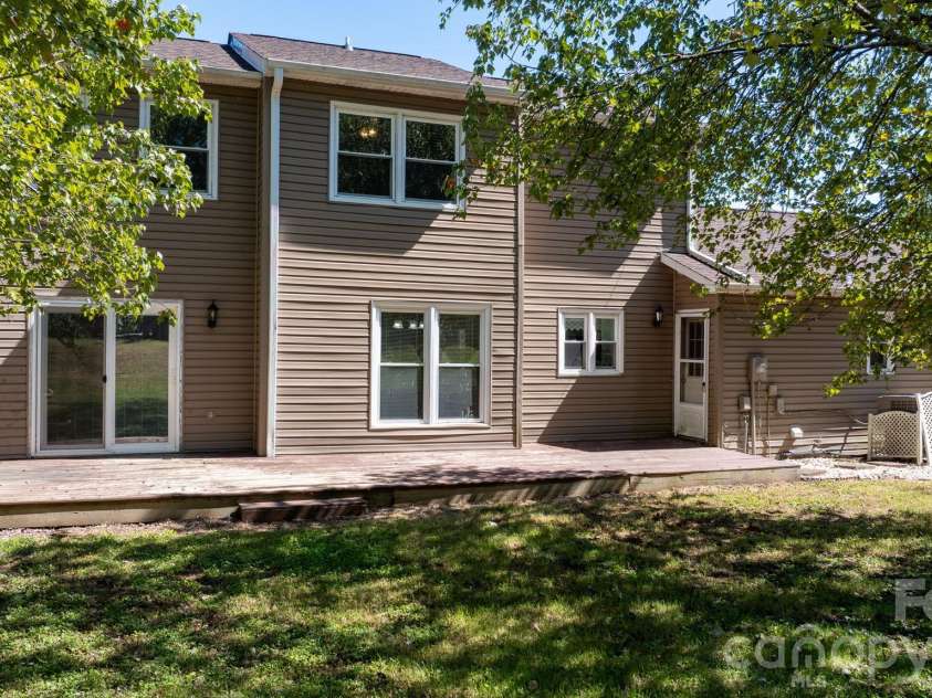 3675 10th Street None, Hickory, NC 28601.  MLS# CAR4430666, YatesRealty ID 54359. 