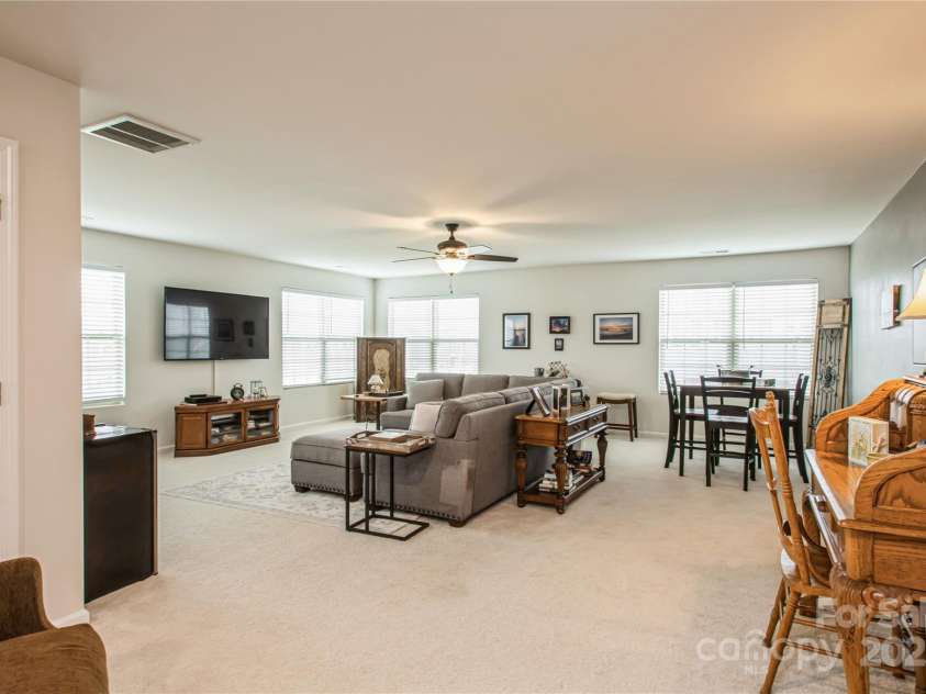 10932 Zac Hill Road, Davidson, NC 28036.  MLS# CAR4235105, YatesRealty ID 5436. FAMILY ROOM