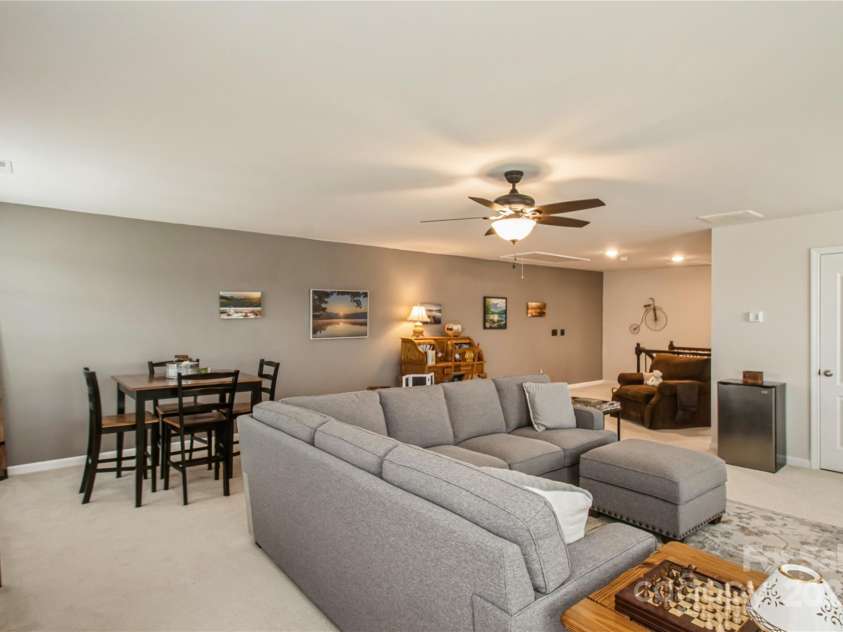 10932 Zac Hill Road, Davidson, NC 28036.  MLS# CAR4235105, YatesRealty ID 5436. FAMILY ROOM