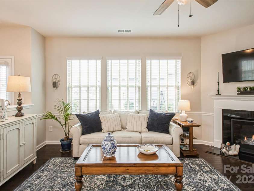 10932 Zac Hill Road, Davidson, NC 28036.  MLS# CAR4235105, YatesRealty ID 5436. LIVING ROOM