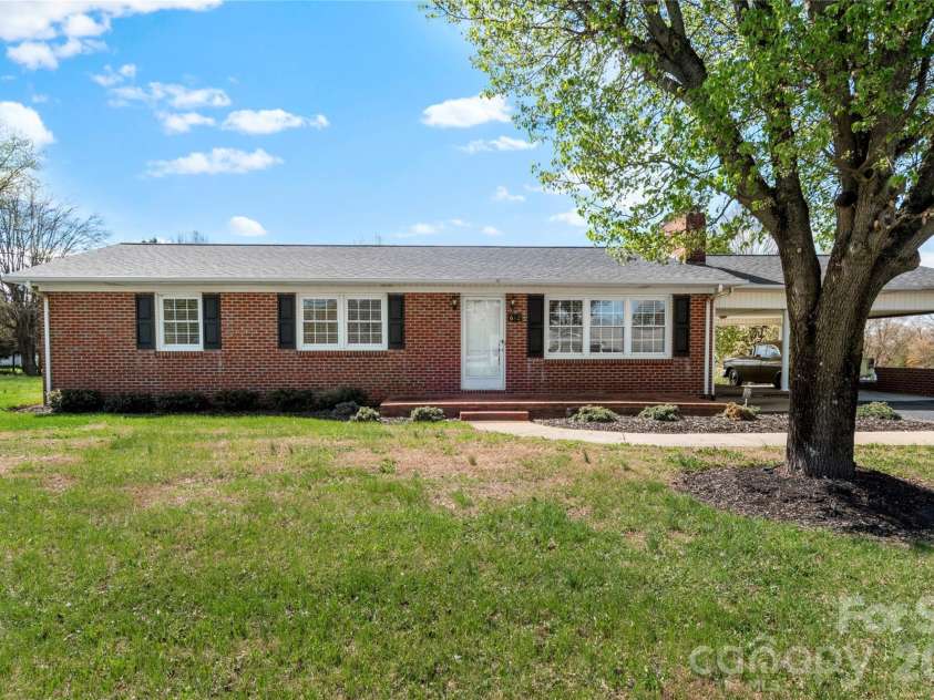 612 Main Street, Boonville, NC 27011.  MLS# CAR4358870, YatesRealty ID 5436. 