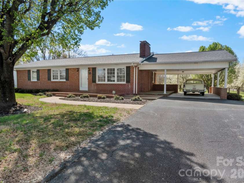 612 Main Street, Boonville, NC 27011.  MLS# CAR4358870, YatesRealty ID 5436. 