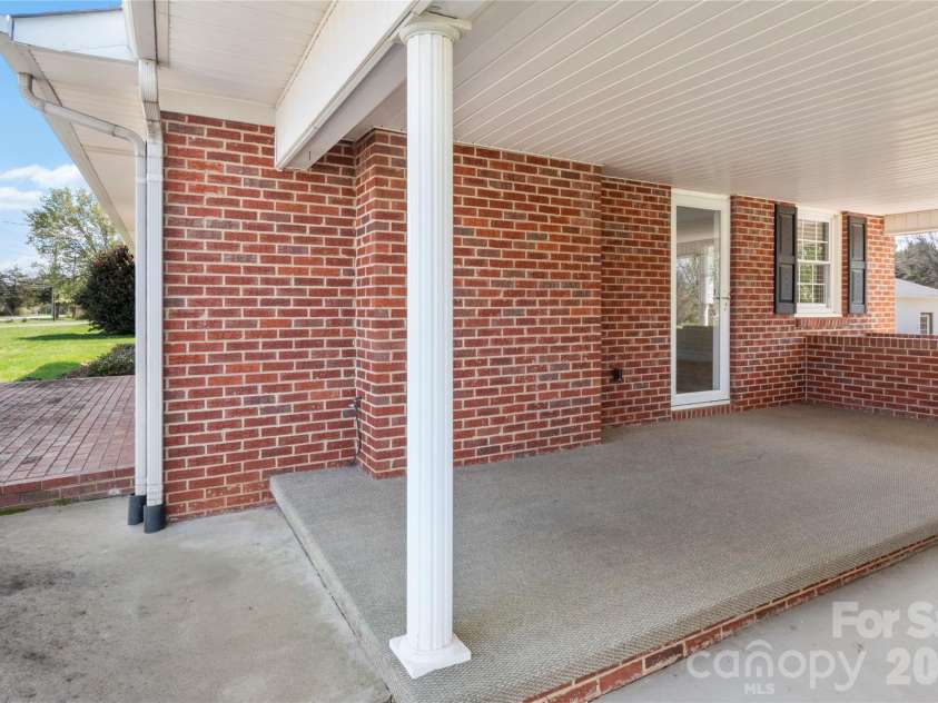 612 Main Street, Boonville, NC 27011.  MLS# CAR4358870, YatesRealty ID 5436. 