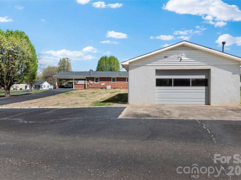 612 Main Street, Boonville, NC 27011.  MLS# CAR4358870, YatesRealty ID 5436. 