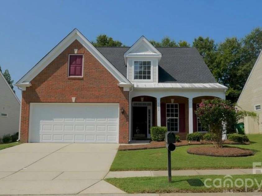 9532 Kestral Ridge Drive, Charlotte, NC 28269.  MLS# CAR4427764, YatesRealty ID 54361. 