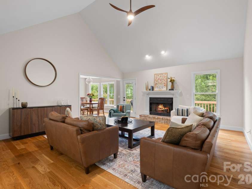 113 Laura Trace, Hendersonville, NC 28792.  MLS# CAR4424959, YatesRealty ID 54362. 
