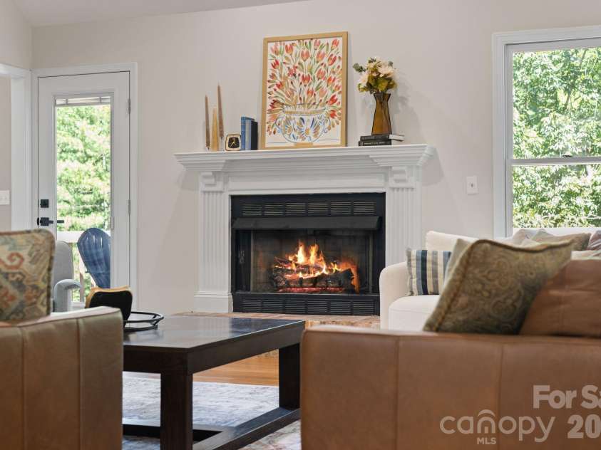 113 Laura Trace, Hendersonville, NC 28792.  MLS# CAR4424959, YatesRealty ID 54362. 