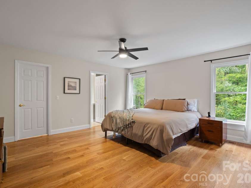 113 Laura Trace, Hendersonville, NC 28792.  MLS# CAR4424959, YatesRealty ID 54362. 