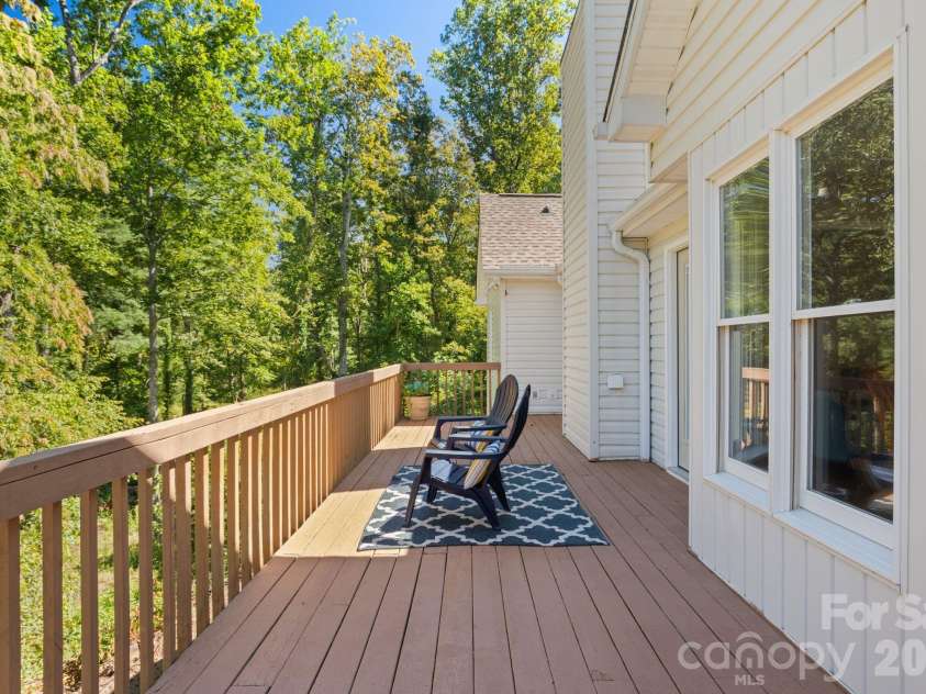 113 Laura Trace, Hendersonville, NC 28792.  MLS# CAR4424959, YatesRealty ID 54362. 