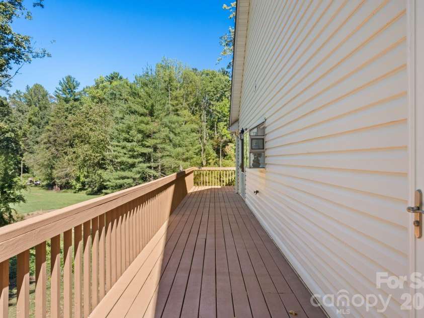 113 Laura Trace, Hendersonville, NC 28792.  MLS# CAR4424959, YatesRealty ID 54362. 