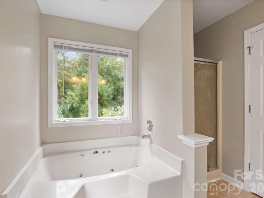 113 Laura Trace, Hendersonville, NC 28792.  MLS# CAR4424959, YatesRealty ID 54362. Primary bath