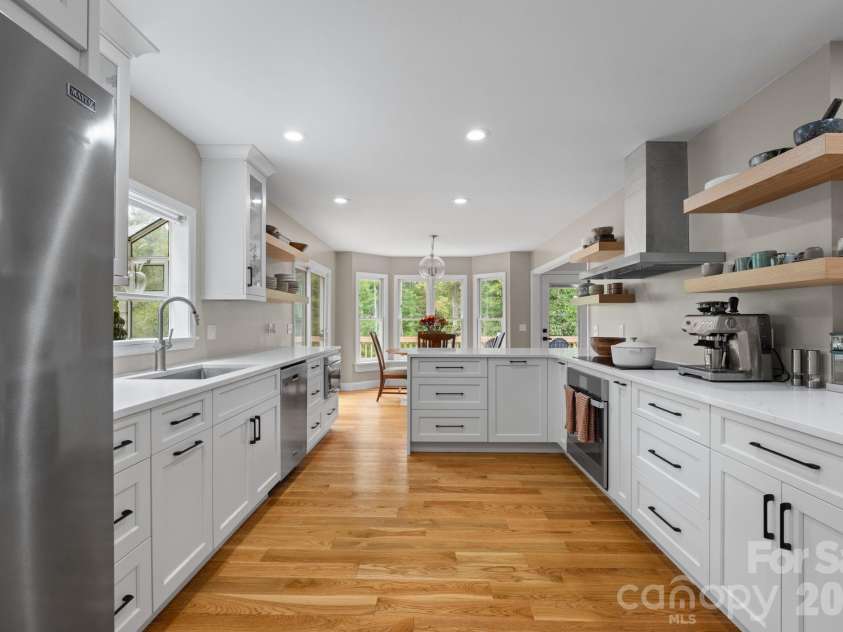 113 Laura Trace, Hendersonville, NC 28792.  MLS# CAR4424959, YatesRealty ID 54362. Stunning, fully renovated, custom kitchen