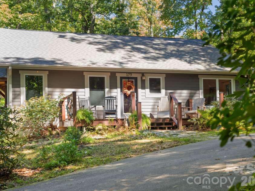 179 Woodlyn Etch Drive, Hendersonville, NC 28792.  MLS# CAR4429888, YatesRealty ID 54364. 