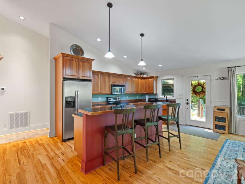 179 Woodlyn Etch Drive, Hendersonville, NC 28792.  MLS# CAR4429888, YatesRealty ID 54364. 
