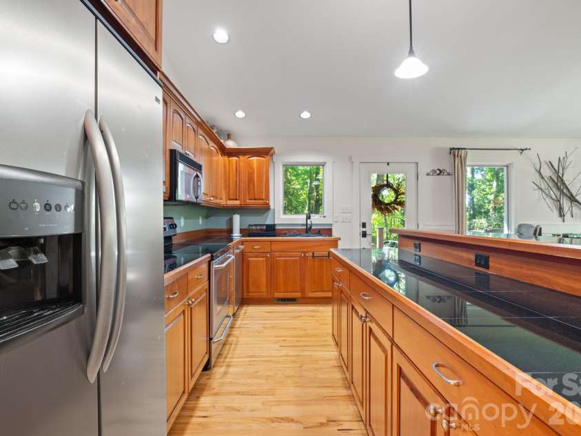 179 Woodlyn Etch Drive, Hendersonville, NC 28792.  MLS# CAR4429888, YatesRealty ID 54364. 