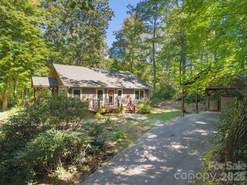 179 Woodlyn Etch Drive, Hendersonville, NC 28792.  MLS# CAR4429888, YatesRealty ID 54364. 