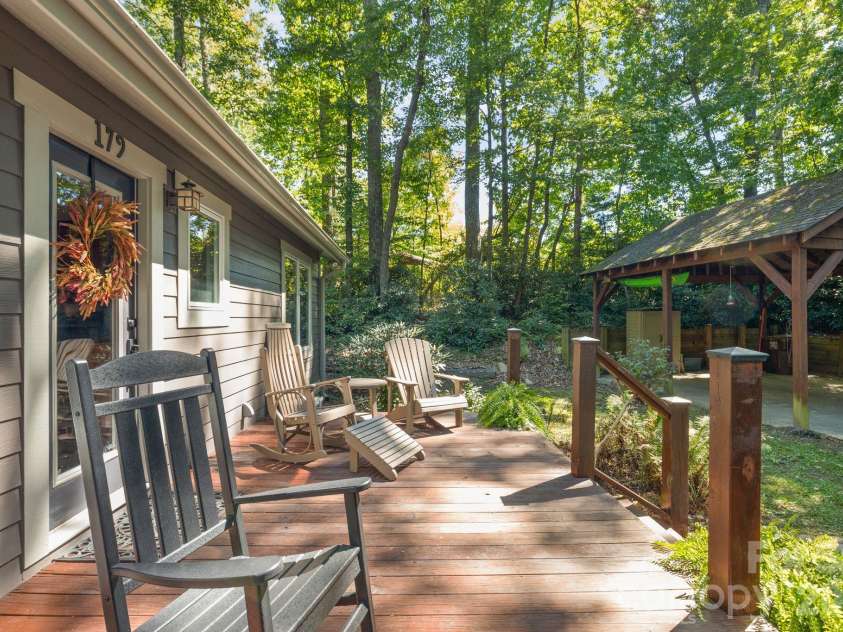 179 Woodlyn Etch Drive, Hendersonville, NC 28792.  MLS# CAR4429888, YatesRealty ID 54364. 